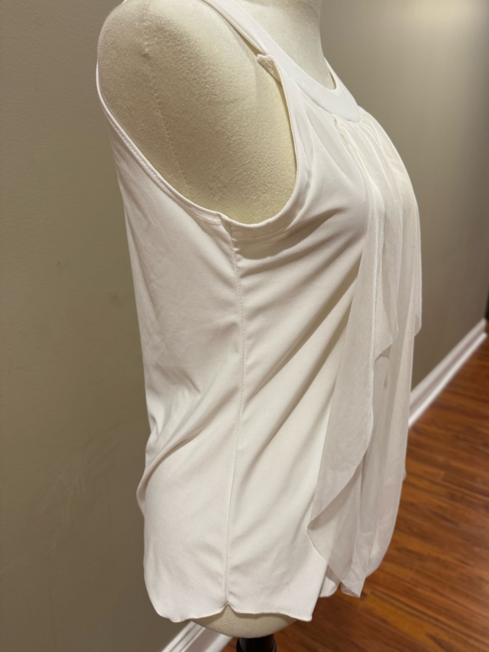 Susan Lawrence White Sleeveless Pleated Women's Top - Picture 4 of 8